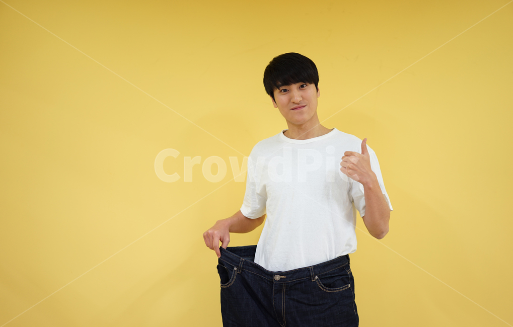 다이어트,남자,살,비만,정상체중,건강,health,사이즈,바지,살빠짐,diet,man,cellulite,fat,weight,size,pants,사람,인물,인간,human,person,얼굴표정,facial expression,face,손,제스처,표시,손짓,표현,gesture,hand,sign,expression,남성,남자,man,male,감정표현,기분,feeling,emotion,건강,헬스웨어,헬스케어,healthware,health care