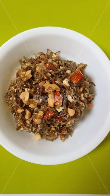 멸치볶음,멸치,볶믐요리,밑반찬,견과류,건어물,음식,한식,건강,칼슘,stockfish,anchovy,food,fish,koreanfood,stirfriedanchovies,바다,건조,생선,아몬드,잣,땅콩,음식,식재료,요리,food,cook,meal,dishes,food reserves,한식,한국음식,한국요리,korean food,korean dishes,korean meal,korean cook