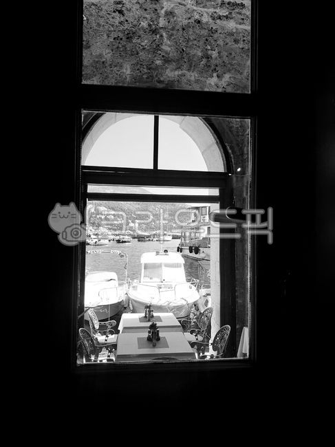 배경,유럽,창문,흑백사진,감성