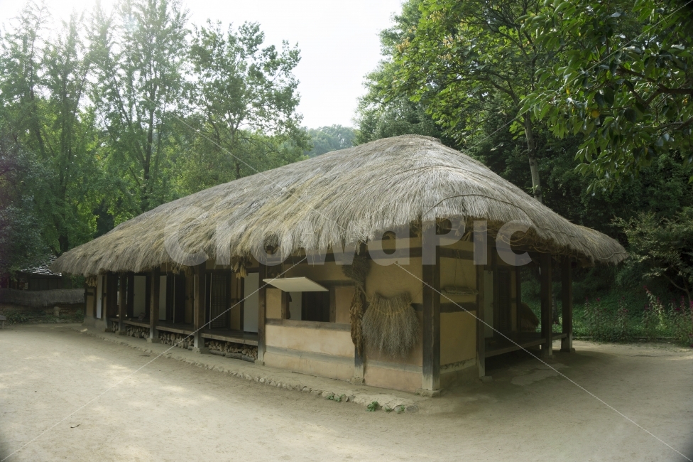 전통,집,초가집,나무,옛날,목조,여행,랜드마크,관광,역사,건축,한국,고대,봄,동양,문학,스타일,동상,춘천,별장,문화,당일,출생지,아름다운,지역,아시아,디자인,골동품,세부사항,풀,외관,흙,녹색,시골,마을,풍경,landscape,country,rural,town,한국전통,한국문화,korean traditional,korean culture