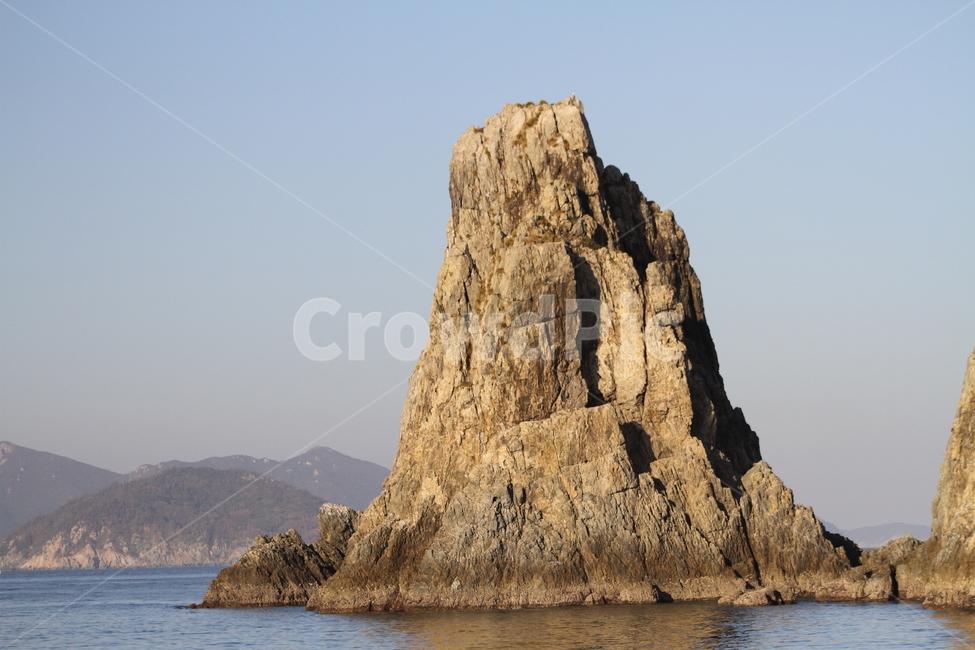 섬,바위섬,한려해상국립공원,바다,island,자연풍경,자연,풍경,nature,landscape,한국자연풍경,한국자연경관,korea nature landscape,promontory,곶,outdoors,옥외,cliff,낭떠러지,land,땅