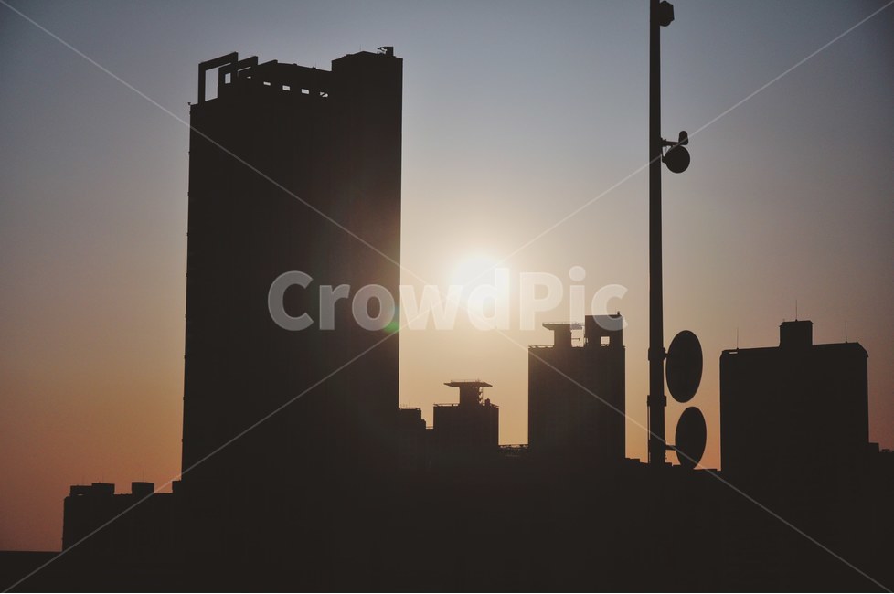 빌딩,해질녘,태양,노을,실루엣,배경,표지판,도시,풍경,city,landscape,한국도시풍경,한국도시경관,korea cityscape,실루엣,그림자,silhouette,shadow,건축물,건물외관,exterior,building,structure,architecture,construction,flare,플레어,light,빛