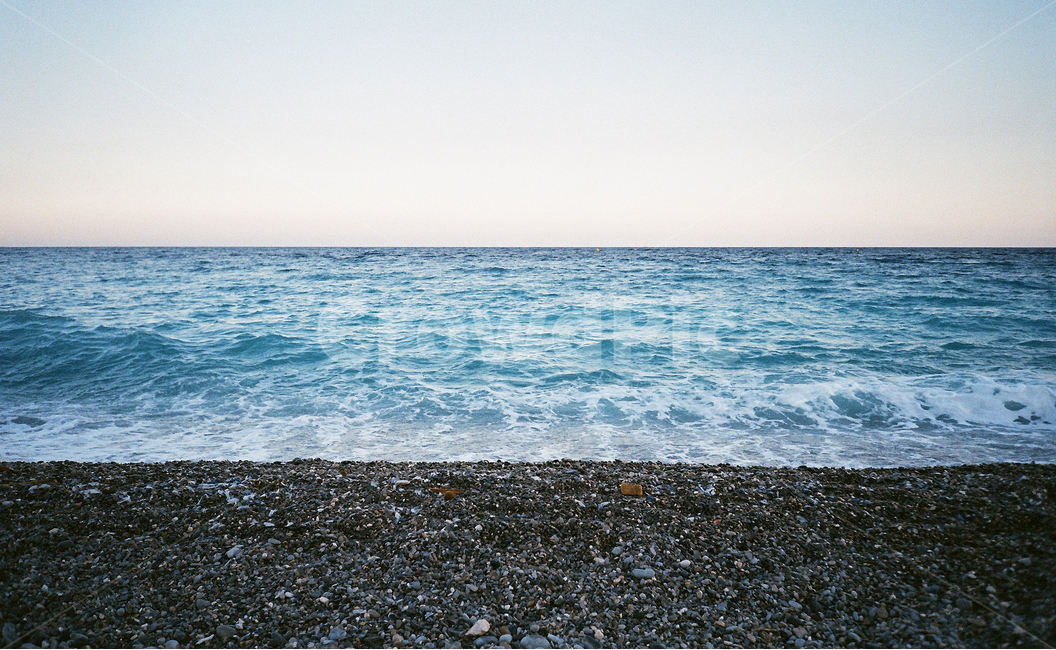 바다,풍경,자연,자갈,파도,니스,하늘,수평선,nice,sea,film,필름카메라,필름사진,감성,파랑,blue,자연,풍경,nature,landscape,해변,바다,beach,sea,water,물,ocean,대양,outdoors,옥외,dirt road,흙길,gravel,road,도로
