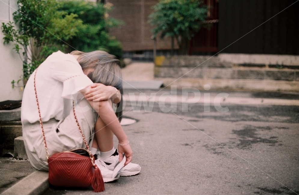 감정표현,우울함,쓸쓸함,필름사진,이별,감정,감성사진,무거움,외로움,사람,인물,인물사진,감정사진,sad,blue,gloomy,emotion,사람,인물,인간,human,person,여성,여자,woman,female,lady,감정표현,기분,feeling,emotion,고독함,외로움,쓸쓸함,우울함,슬픔,lonely,solitary,감성,sensible