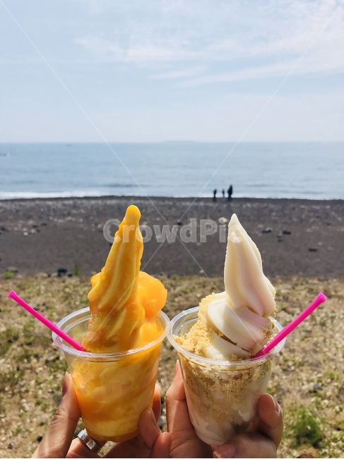 아이스크림,바닷가,푸른하늘,주황색,콘아이스크림
