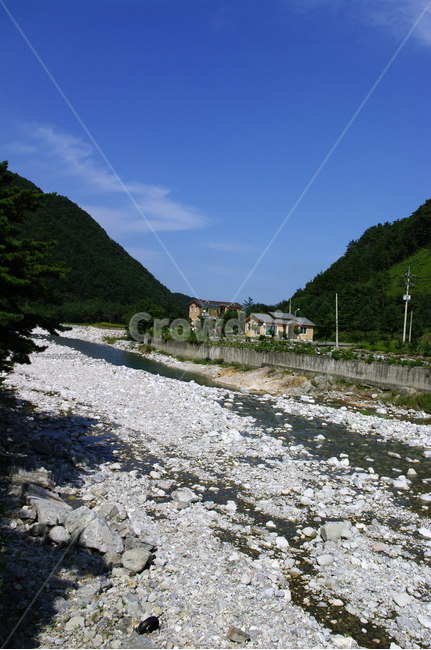 산,강,하늘,풍경,집,자연,풍경,nature,landscape,gravel,자갈,dirt road,흙길,road,도로