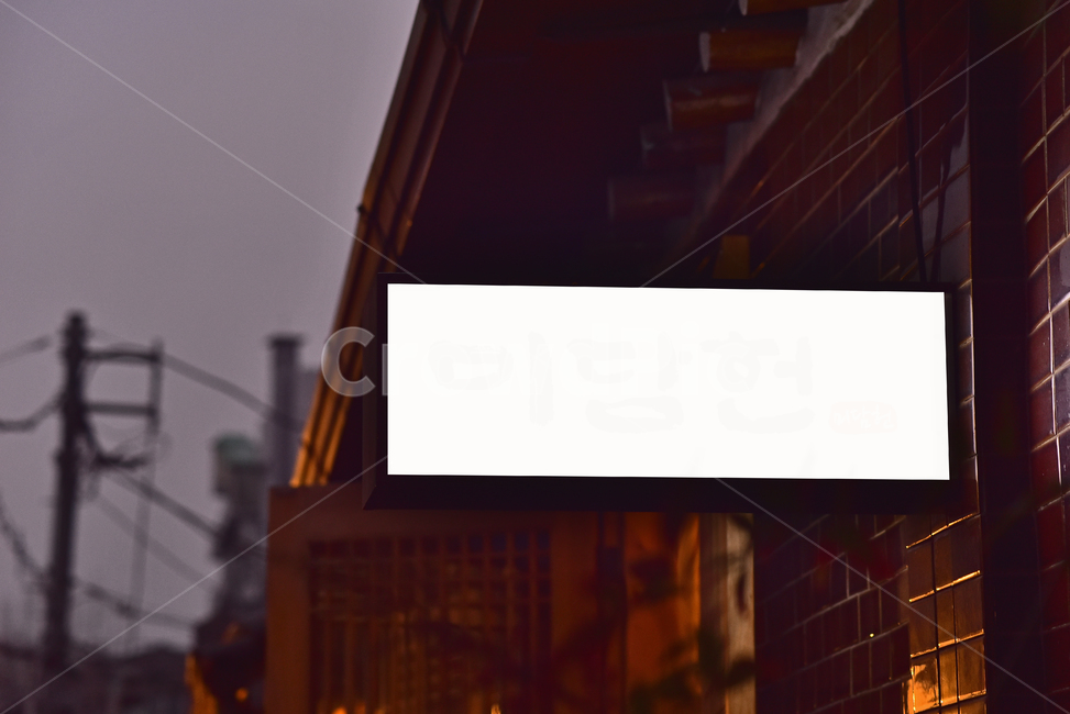 commercial,Store information,electronics,sign,screen,sign board,hanger sign,building,Mockup image,projection screen,emptied,billboard,empty place,background,projectionscreen,frame,signboard,information board,blank,city,mini signboard,outdoor billboard,mok