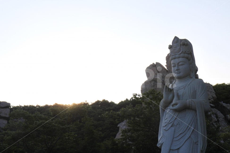 남해,보리암,해수관음보살상,해질녁,석양,조각상,동상,석상,조형물,statue,bronze statue,stone statue,종교,신앙,religion,belief,faith