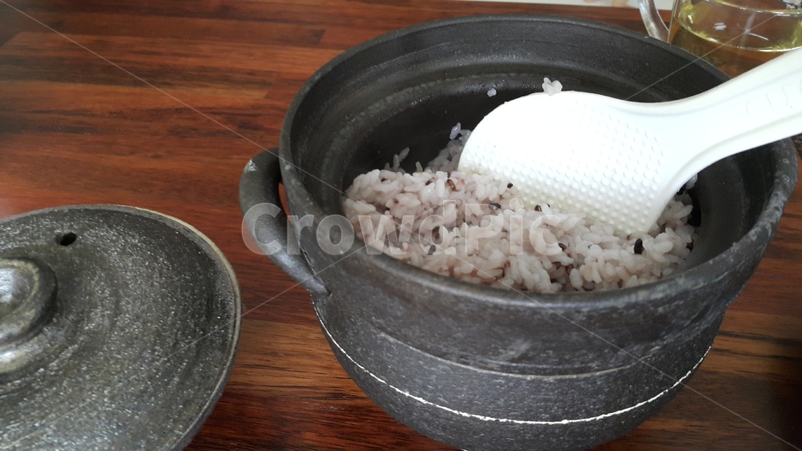 밥,밥솥,식사,식탁,빈티지,돌솥,주방,음식,식재료,요리,food,cook,meal,dishes,food reserves,한식,한국음식,한국요리,korean food,korean dishes,korean meal,korean cook