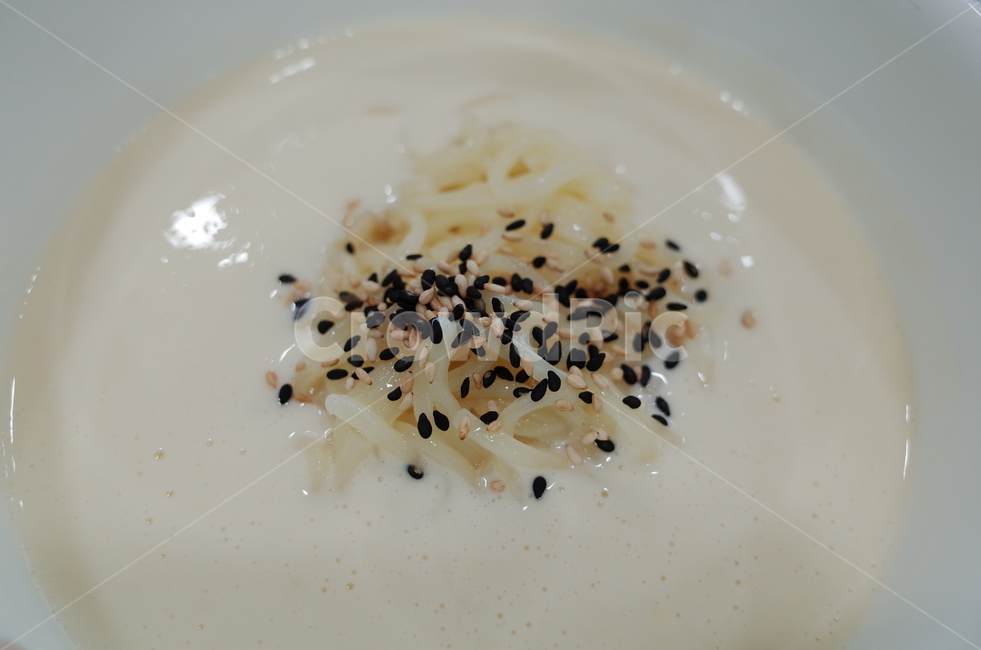 콩국수,콩물,국수,고단백질,생면,음식,한식,food,bean,soybean,검은깨,깨소금