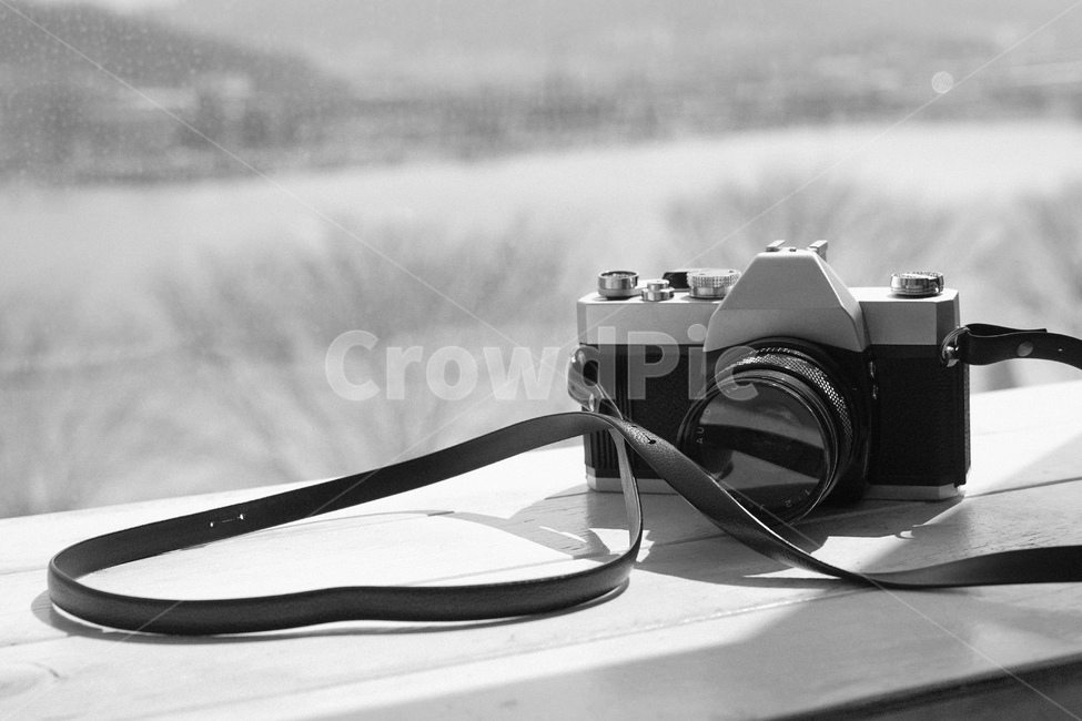 카메라,사진기,사물,camera,필름카메라,렌즈,흑백,사진작가,포토그래퍼,photographer,흑백,모노톤,monochrome,black and white,사물,물건,오브젝트,thing,object,matter