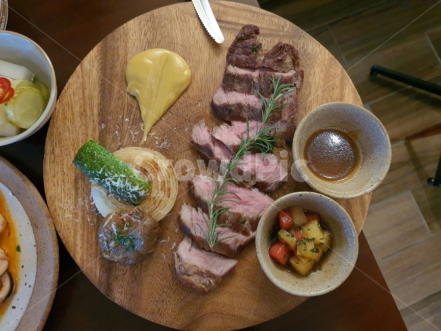 음식,스테이크,양식,플래터,dish,food,meal