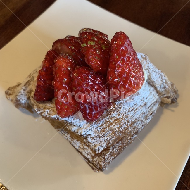 딸기,베이커리,디저트,카페,페스츄리,dessert,strawberry,빵,접시,달콤한,달달,음식,식재료,요리,food,cook,meal,dishes,food reserves,디저트,간식,후식,dessert,snack