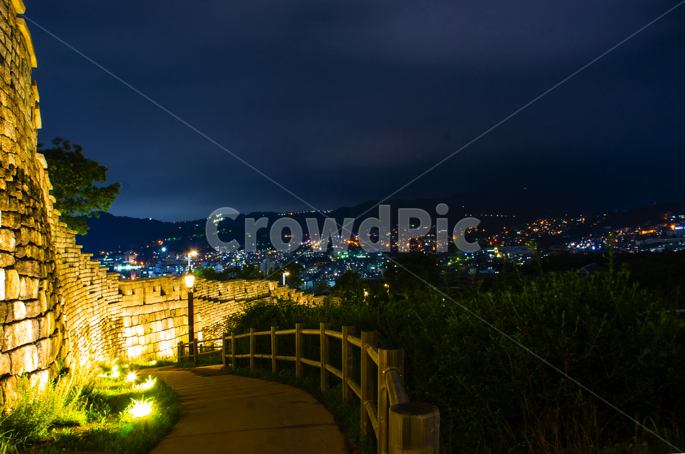 night view,city,Korean cityscape,nightview,scenery,building,mountain,Seoul,nightscape,Naksan Park,park,Seoul night view,night,Hyehwa,Korean city,Nakseong,light,castle road,landscape,apartment