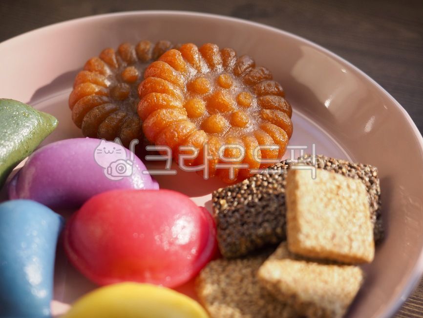 Lunar New Year Photo Contest,wellnessfood,asianfood,koreanculture,Thanksgiving,traditional culture,songpyeon,wellbeing,Wellbeing food,Asian food,traditionalfood,Lunar New Year food,new year,Rice crackers,holiday food,koreantraditionalfood,traditional snac