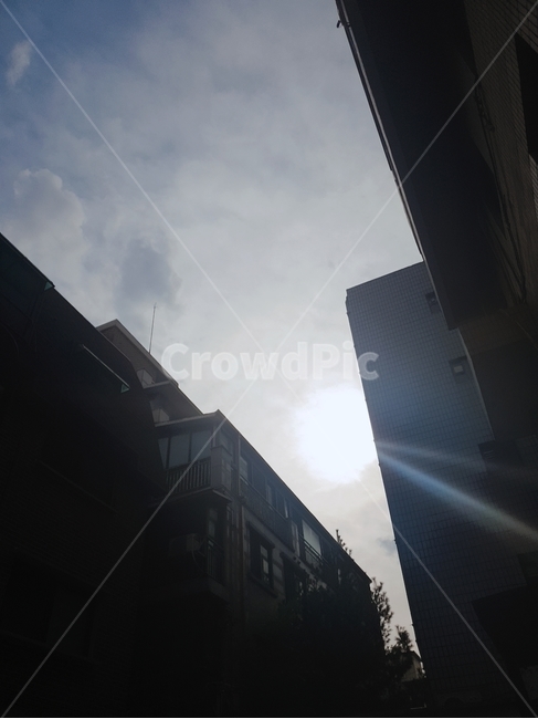 역광,태양,하늘,주택가,주택,어두운,건축물,건물외관,exterior,building,structure,architecture,construction