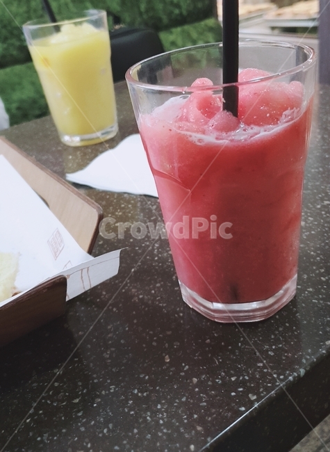 토마토음료수,파인애플음료수,빵집,시원함,꿀맛