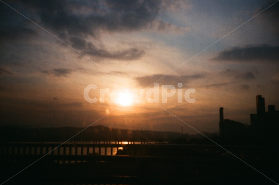 노을,한강,저녁,필름사진,감성,도시,풍경,city,landscape,실루엣,그림자,silhouette,shadow,light,빛,flare,플레어,sunlight,햇빛,nature,자연,outdoors,옥외