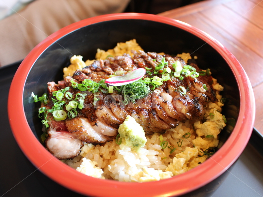 덮밥,음식,요리,파,고기,밥,식사,food,rice,meal,topping,bowl