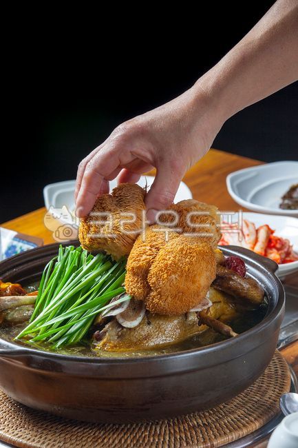 Gospel of Words,Boiled deer antler chicken,Boiled Chicken,Oriental medicine deer antler stew,mushroom dish,double gospel meal,healthy food,nutritious food,rejuvenation,jujube,mushroom,Helical mane mushroom,Oriental medicine deer antler chicken boiled in b