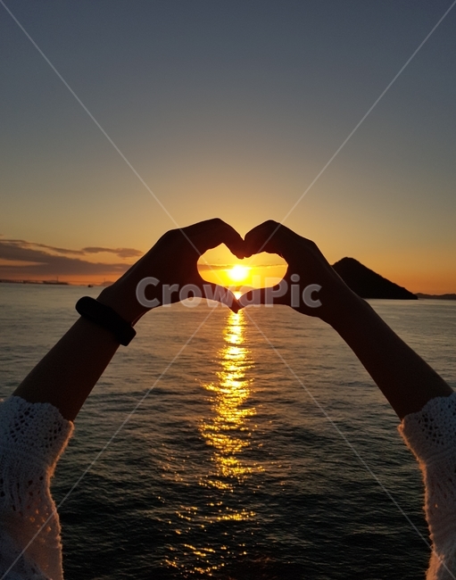 하트,손가락하트,노을,사랑,손가락,바다,배경,풍경,heart,fingerheart,sunset,sunrising,일몰,일출,손,hand,finger,사람,인물,인간,human,person,신체일부,몸,body,감정표현,기분,feeling,emotion