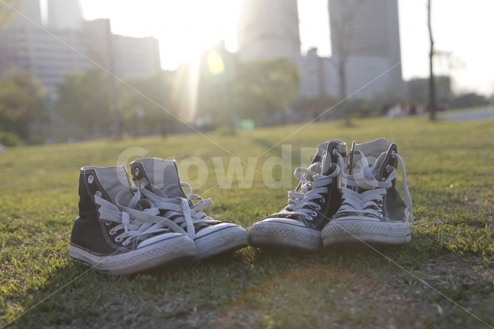 연인,커플,커플신발,한강공원,데이트,연인,커플,사랑,lover,couple,패션스타일,의상,fashion,style,휴식,힐링,rest,relaxation,healing,사물,물건,오브젝트,thing,object,matter