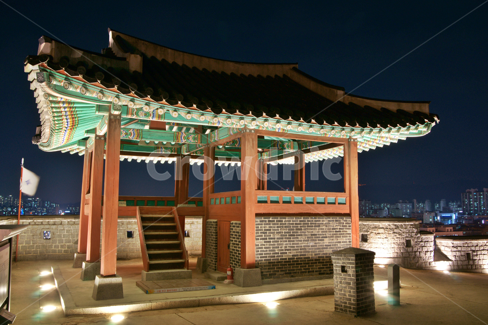 서북각루,전각,관측소,수원화성,화성,유네스코세계문화유산,조선시대,야경,야경,밤,풍경,nightscape,night,landscape,한국전통,한국문화,korean traditional,korean culture,건축물,건물외관,exterior,building,structure,architecture,construction,patio,안마당,porch,현관,pergola,페르 골라