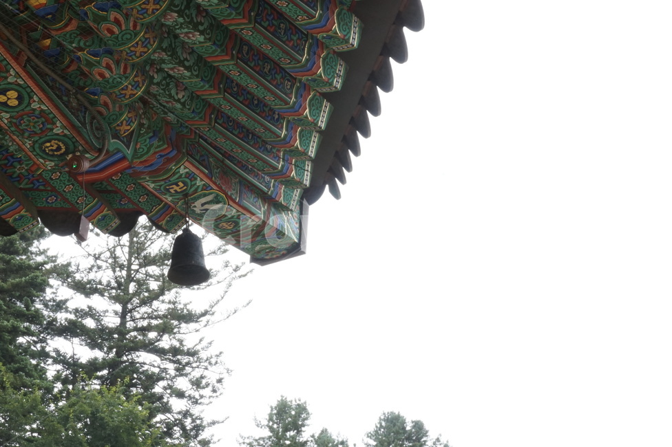 풍경종,처마,서까래,기와지붕,koreanbuilding,한국전통기와,koreatraditional,오방색,한국전통,한국문화,korean traditional,korean culture,건축물,건물외관,exterior,building,structure,architecture,construction