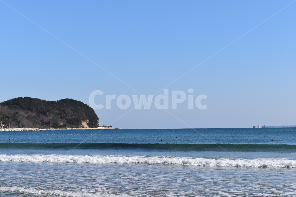 바다,blue,파도,물결,해안,하늘,푸른,sea,wave,sky,skyblue,자연,풍경,nature,landscape,outdoors,옥외,land,땅,ocean,대양,water,물,shoreline,해안선