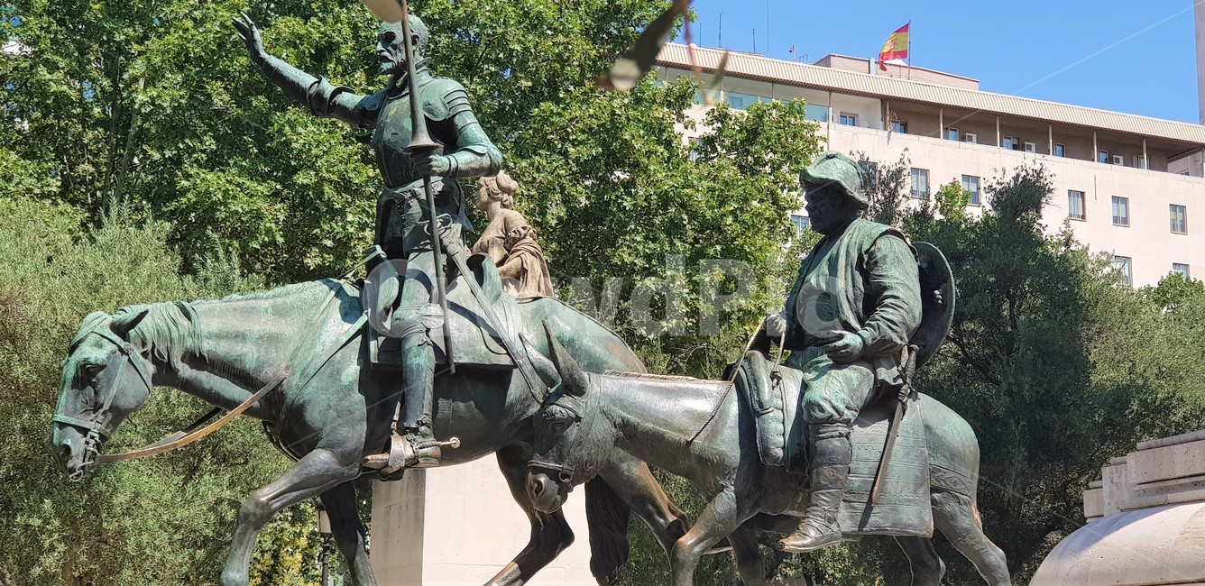돈키호테,산쵸,동상,스페인,마드리드,기념비,소설주인공,상징,donquixote,sanchō,bronzestatue,spain,madrid,monument,afictionalcharacter,symbol,해외,외국,세계,foreign,oversea,world,조각상,동상,석상,조형물,statue,bronze statue,stone statue