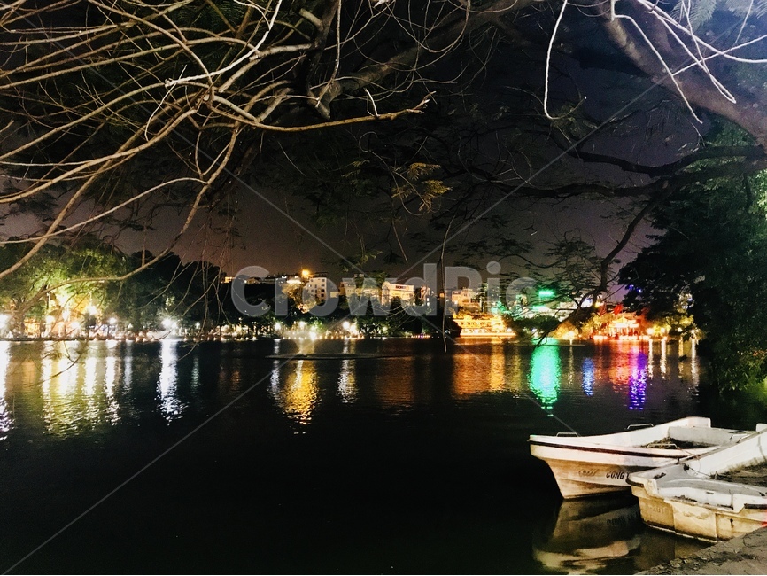 야경,호안끼엠호수,베트남,풍경,호수,야경,밤,풍경,nightscape,night,landscape,도시,city,해외,외국,세계,foreign,oversea,world,세계도시풍경,해외도시풍경,외국도시풍경,world cityscape,watercraft,선박,vehicle,차량,transportation,교통