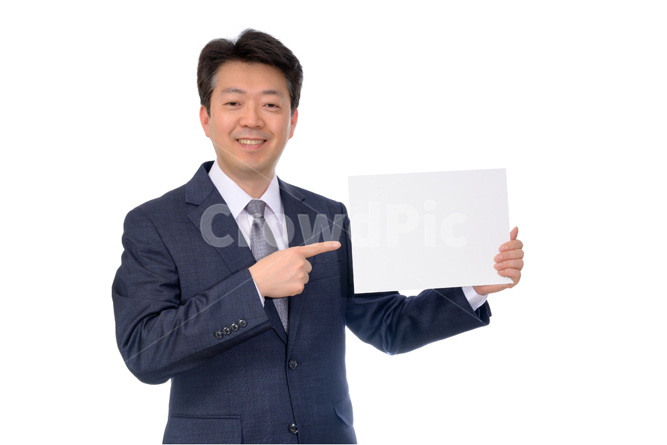 비즈니스맨,1명,1인,한국인,중국인,일본인,아시아인,남자,중년,중장년,4050세,비즈니스,사업가,사업,하얀배경,웃는,정장,양복,ceo,직장인,상사,표정,정장자켓,수트,사회인,윗사람,사장,회사원,넥타이,40대,50대,카피스페이스,여백,메세지,메시지,보드,패널,빈칸,공란,빈,광고판,사람,인물,인간,human,person,남성,남자,man,male