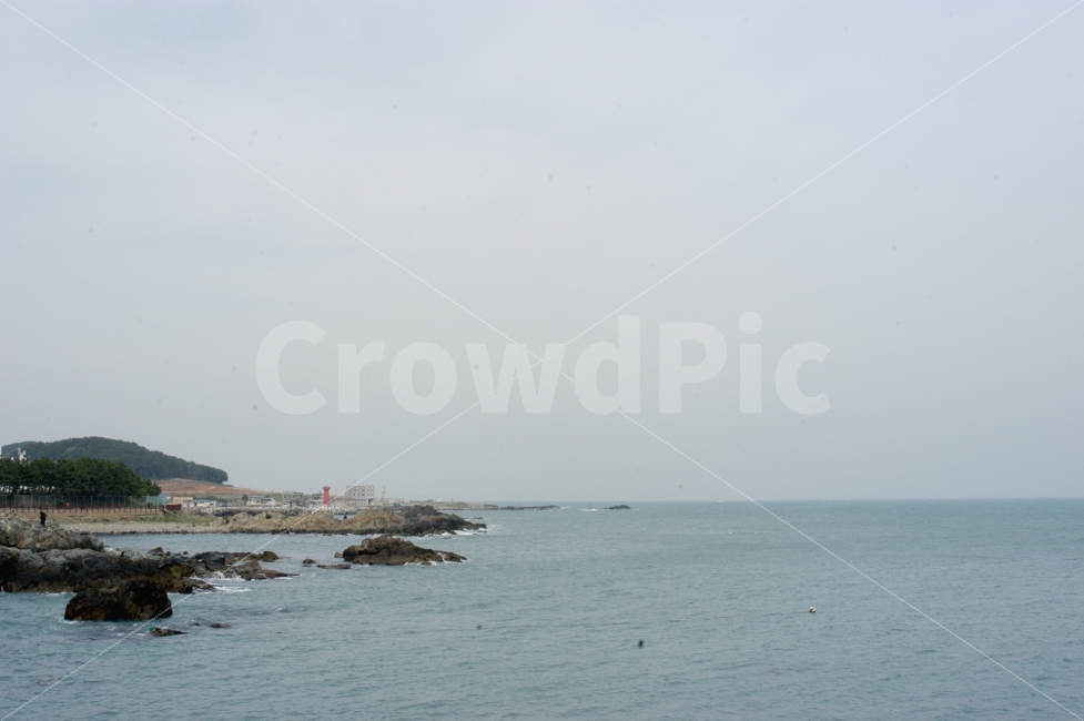 부산,바다,하늘,흐림,등대,지평선,바위,자연,풍경,nature,landscape,outdoors,옥외,land,땅,water,물,ocean,대양,sea,shoreline,해안선,architecture,건축물,building,건물
