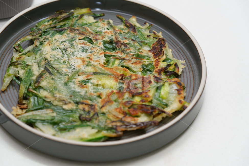 전,한식,부추전,접시,안주,먹거리,음식,간식,부침개,dish,요리,food,음식,식재료,요리,food,cook,meal,dishes,food reserves,한식,한국음식,한국요리,korean food,korean dishes,korean meal,korean cook
