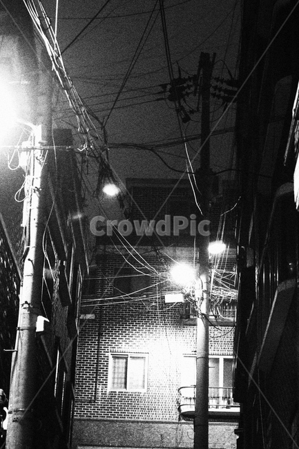 야경,밤,도시,가로등,주택가,도시,풍경,city,landscape,골목길,alley,흑백,모노톤,monochrome,black and white,town,road,도로,시티,street,거리,urban,어반,building,건물