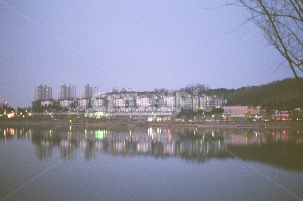 호수,아침,film,필름,필름카메라,도시,풍경,city,landscape,water,물,architecture,건축물,castle,성,building,건물,outdoors,옥외,nature,자연