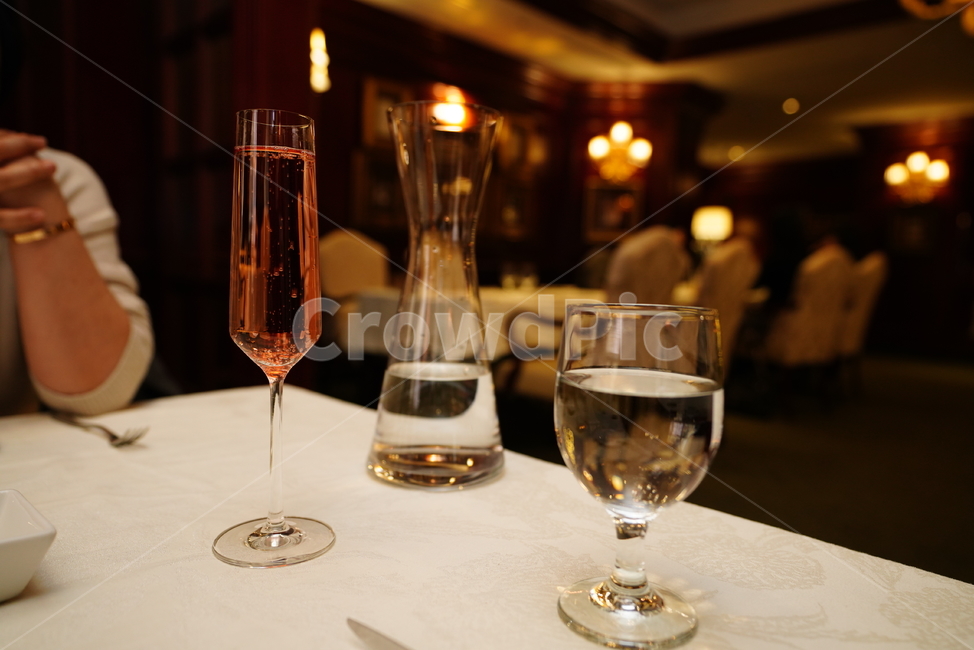 컵,글라스,cup,glass,유리,액체,와인,물,마실거리,음료수,drink,beverage