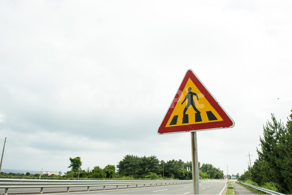 표지판,횡단보도,도로,경고,알림,제주도,한국,sign,crossing,road,도보,차도,주의,교통,교통수단,traffic,transportation