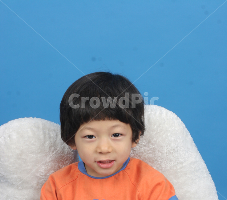 얼굴표정,남자아이,어린아이,미소,웃음,응시,관심,스마일,얼굴,사람,인물,인간,어린이,감정표현,수줍음,기분,kid,smile,human,boy,person,facial,expression,child,children,feeling,face,emotion,사람,인물,인간,human,person,얼굴표정,facial expression,face,어린이,어린아이,child,children,kid,감정표현,기분,feeling,emotion