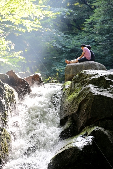 human,인간,person,rock,록,water,nature,자연,outdoors,옥외,waterfall