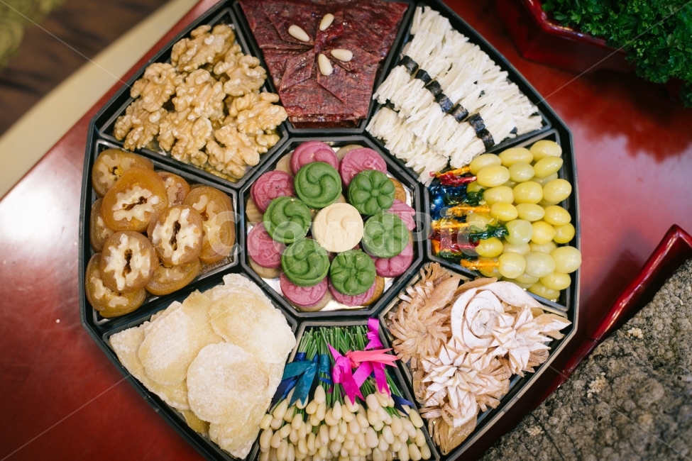 한국,음식,상차림,폐백,폐백음식,전통,전통상차림,전통음식,떡,은행,오징어,견과류,육포,호두,잣,한국전통,한국문화,korean traditional,korean culture,기념일,축하,anniversary,congratulation,celebrate,celebration,음식,식재료,요리,food,cook,meal,dishes,food reserves