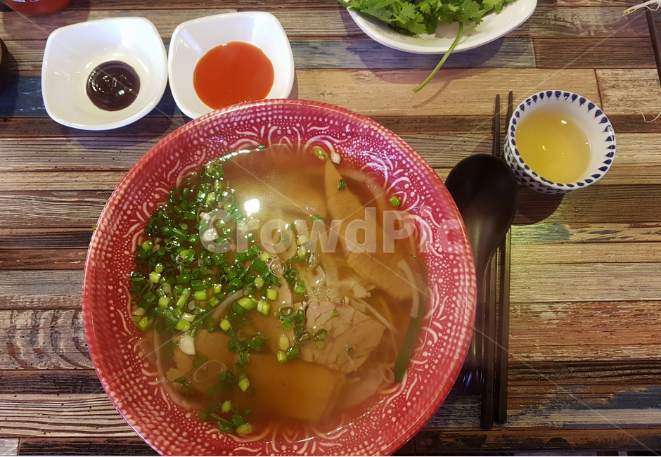 쌀국수,국수,국수요리,쌀국수사진,국수사진,쌀국수요리,베트남,베트남음식,베트남면,베트남요리,베트남요리사진,쌀국수면,면,면사진,면요리,면음식,국수음식,음식,음식사진,쌀국수음식,베트남음식사진,맛있는요리,맛있음,따뜻함,따뜻한요리,따뜻한음식,건강,건강음식,시원함,고기,고기국수,고기사진,소스,붉은색소스,붉은색,빨간색,빨간소스,간장소스,갈색,갈색소스,칠리소스,쌀국수소스,베트남소스,고추,고추사진,고추음식,파란색고추,청양고추,청양고추사진,흰색,흰면,흰색면,그릇,그릇사진,쌀국수그릇,베트남그릇,그릇디자인,디자인,패턴,그릇패턴,식탁,식당,식당음식,식당요리,베트남식당,베트남음식점,음식점,플레이팅,차,노란색차,찻잔,아시안차,아시아차,베트남차,허브차,허브티,헬스,케어,웰빙,웰빙음식,건강차,음료수,음료,차음료,노란색,패턴디자인,붉은색그릇,파란색컵,컵,컵사진,국수그릇,컨셉,컨셉사진,전체사진,건강,헬스웨어,헬스케어,healthware,health care,음식,식재료,요리,food,cook,meal,dishes,food reserves,면류,면요리,noodles