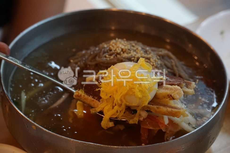 진주냉면,냉면,국수,진주음식,경상도음식,매콤한,시원한,칼칼한,맛있는,음식,요리,맛집,국물,계란지단,양념장