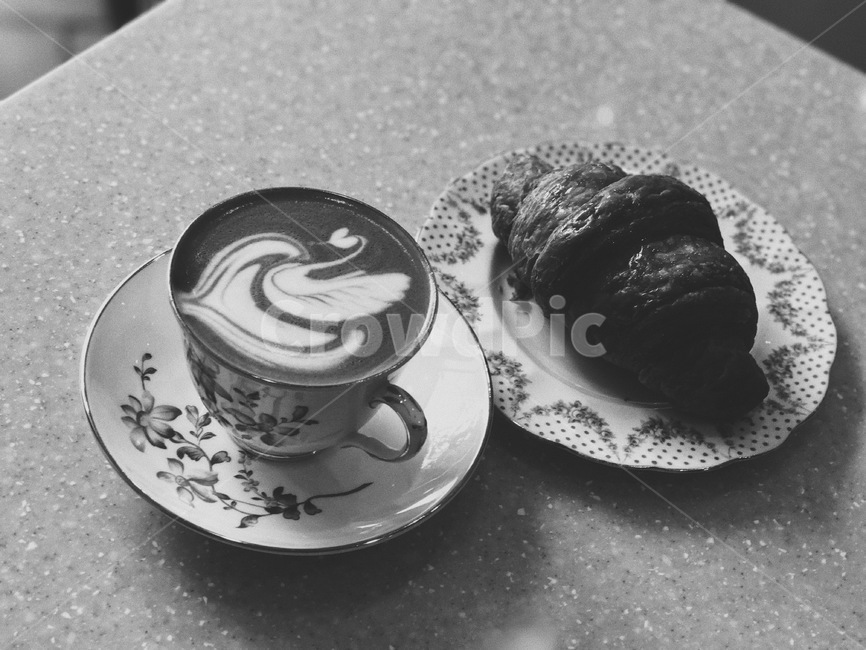 커피,라떼아트,coffee,latteart,커피음료,음식,식재료,요리,food,cook,meal,dishes,food reserves,디저트,간식,후식,dessert,snack,커피,카페,coffee,cafe,흑백,모노톤,monochrome,black and white