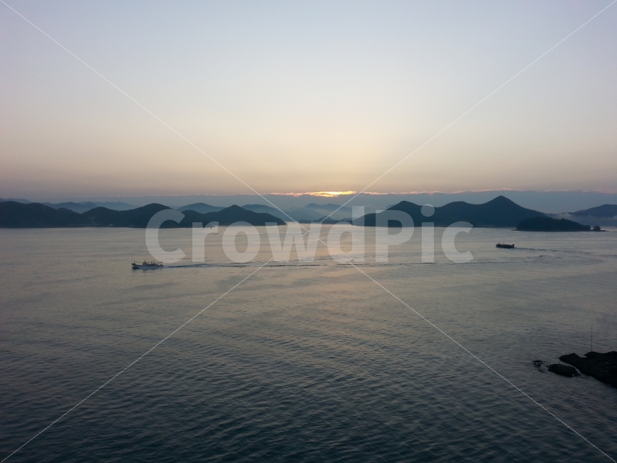 일출,바다,아침,섬,풍경,남해,여행,자연,자연,풍경,nature,landscape,한국자연풍경,한국자연경관,korea nature landscape,교통,교통수단,traffic,transportation,land,땅,outdoors,옥외,sea,water,물,ocean,대양,shoreline,해안선
