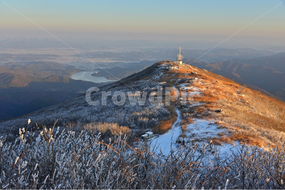 nature,자연,outdoors,옥외,dawn,새벽,sky,하늘,redsky,붉은하늘,light,빛,flare,플레어,sunrise,해돋이,상고대,무등산,무등산누애봉,무등산설경,무등산일출,여명,아침,중봉,자연,풍경,nature,landscape