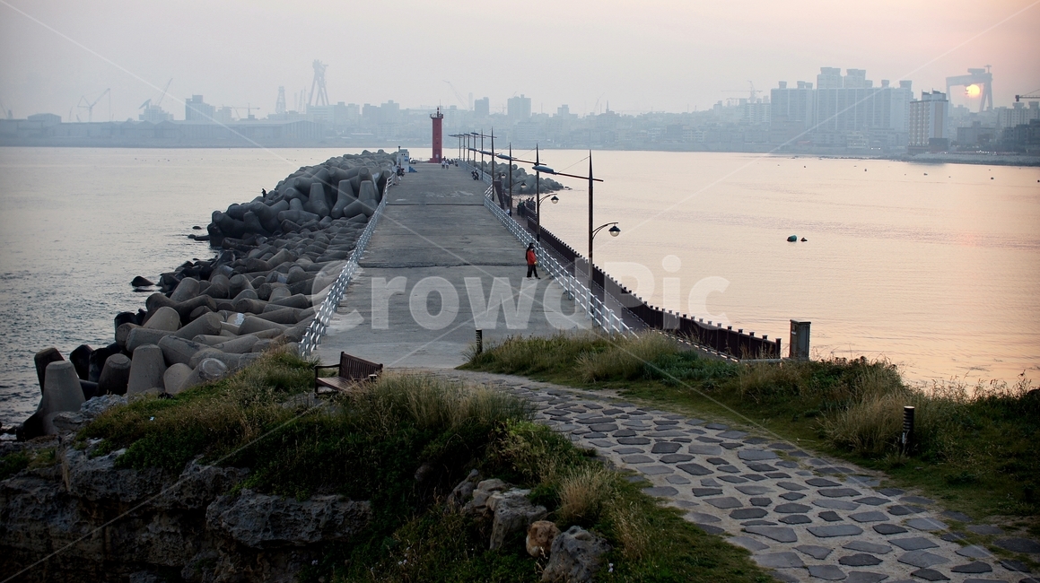 등대,방파제,슬도,자연,풍경,등대,lighthouse,water,물,path,통로,walkway,보도