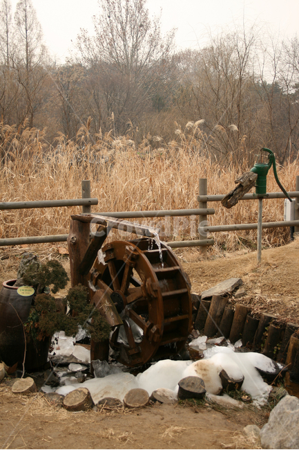 나무,나무더미,나뭇가지,tree,wood,nature,plants,물레방아,자연,풍경,nature,landscape,사물,물건,오브젝트,thing,object,matter