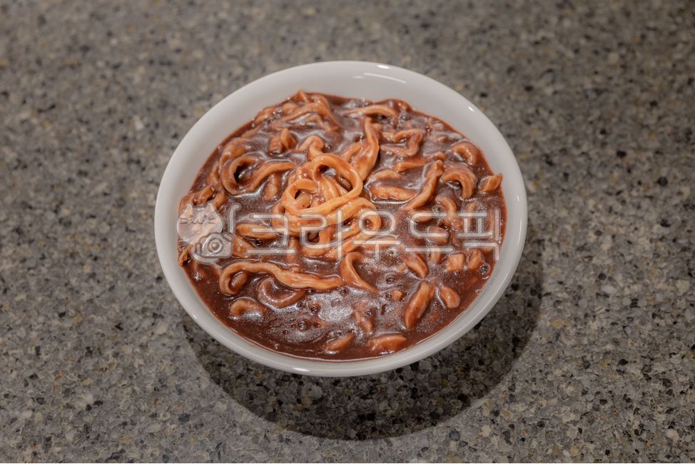 팥죽,팥칼국수,칼국수,전통음식,동지팥죽,요리,사발,음식,겨울,계절,winter,food,cook,winterseason,식재료,면류,면요리,noodles,한식,한국음식,한국요리,koreanfood,koreandishes,koreanmeal,koreancook