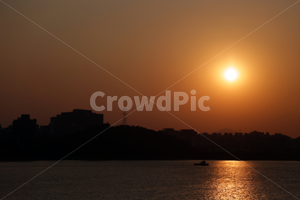 노을,해질녘,한강,강변,전신주,건물실루엣,sunset,river,riverside,silhouette,도시,풍경,city,landscape,실루엣,그림자,silhouette,shadow